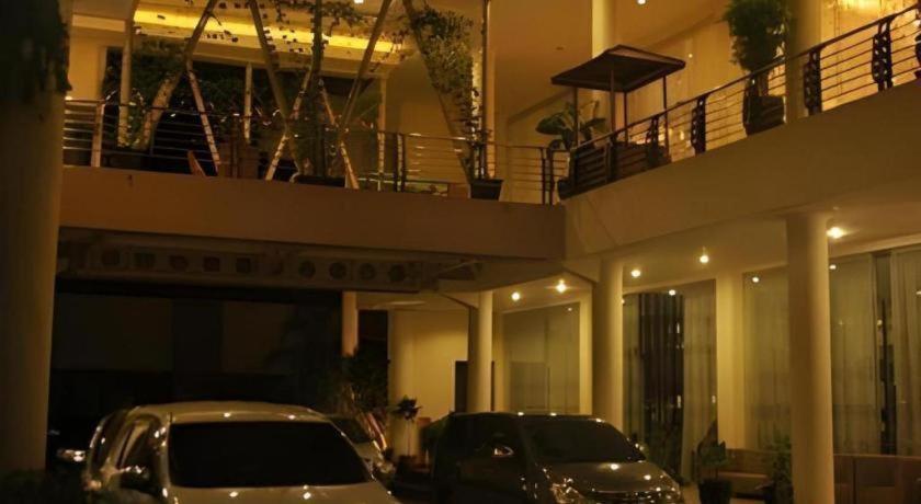 Grand Mansion Hotel Blitar Kültér fotó